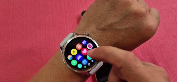360 Rotating Camera Smart Watch